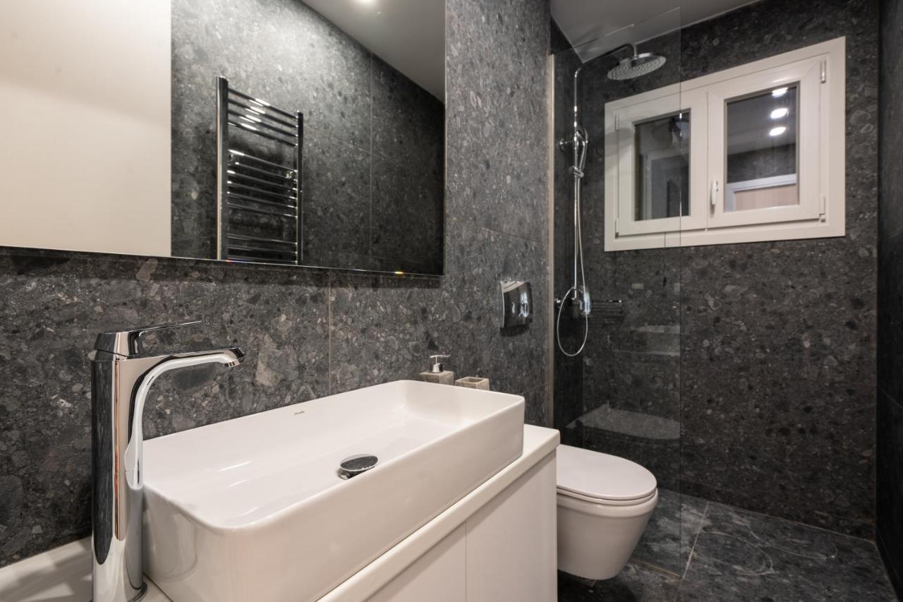 Unique 2 Bedrooms Apartment, Steps To Plaka And City Center Atene Esterno foto