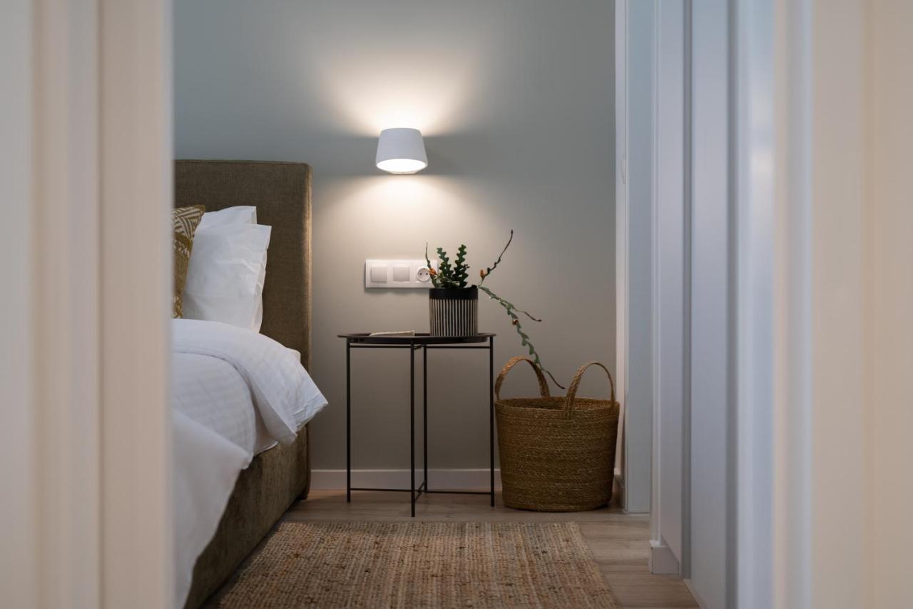 Unique 2 Bedrooms Apartment, Steps To Plaka And City Center Atene Esterno foto
