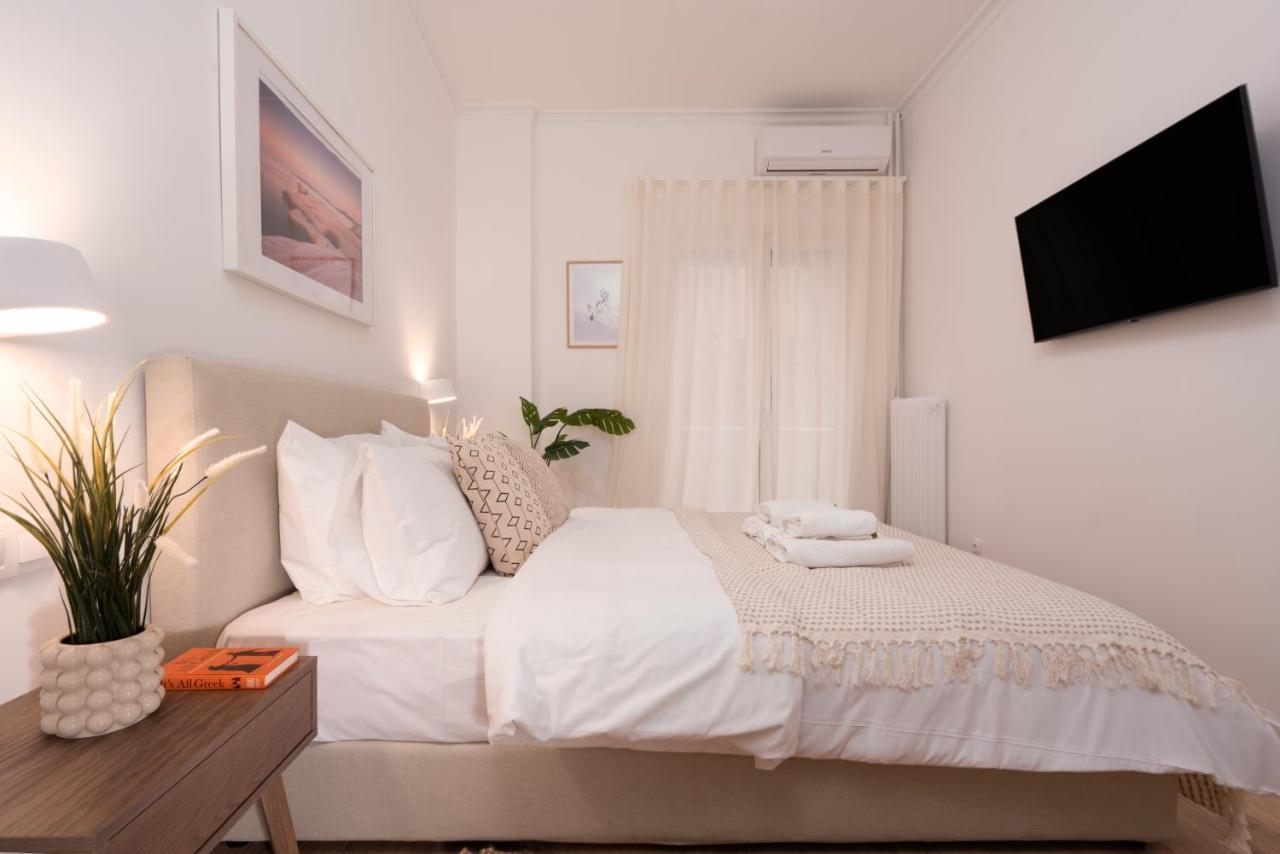 Unique 2 Bedrooms Apartment, Steps To Plaka And City Center Atene Esterno foto